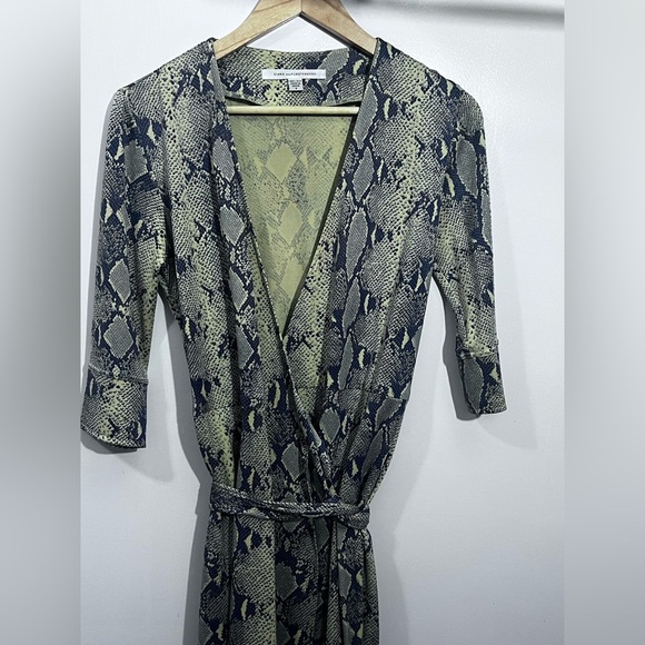 Elegant Snake Print Wrap Dress - Picture 9 of 9